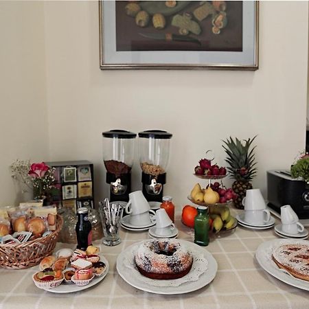 Il Castello Guest House Сассарі Екстер'єр фото