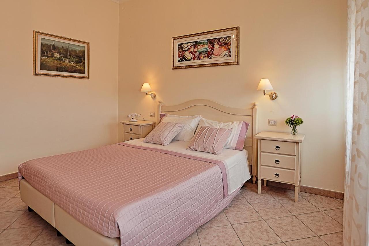 Il Castello Guest House Сассарі Екстер'єр фото