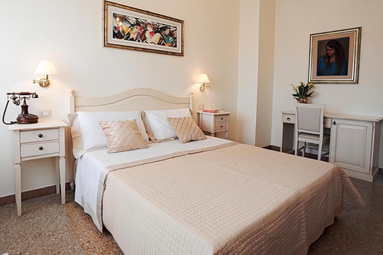 Il Castello Guest House Сассарі Екстер'єр фото