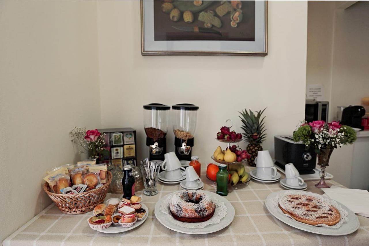 Il Castello Guest House Сассарі Екстер'єр фото