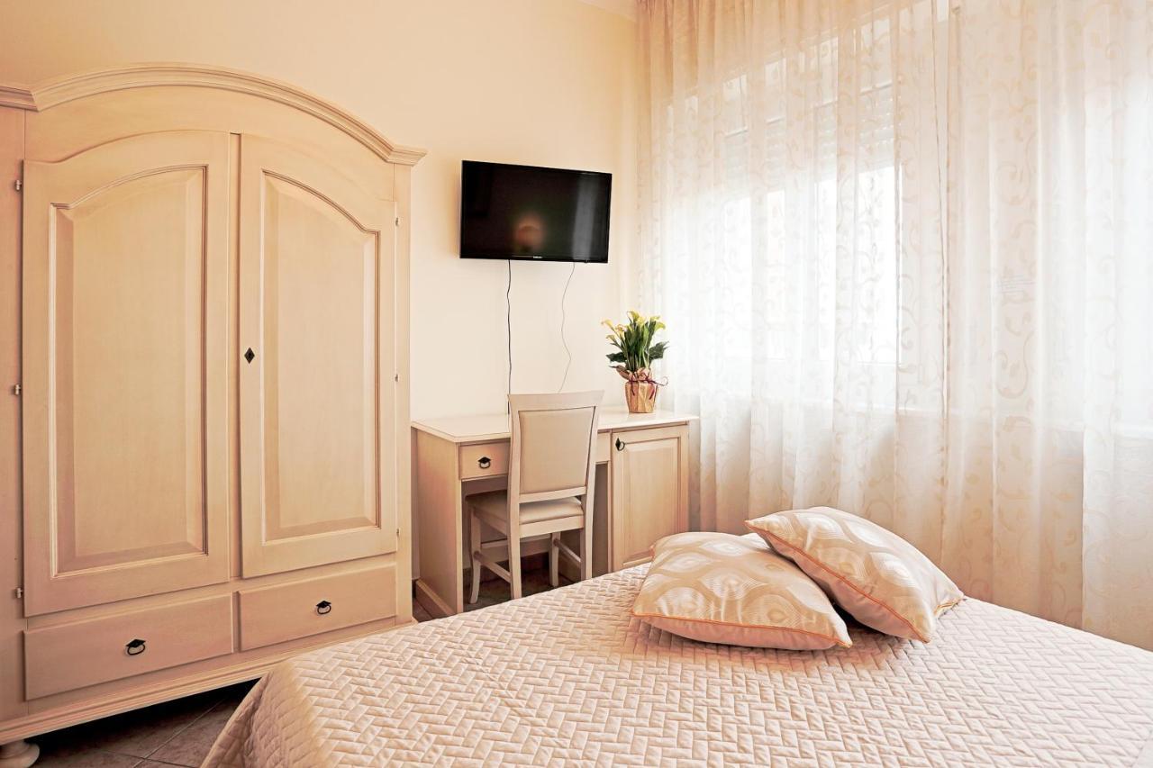 Il Castello Guest House Сассарі Екстер'єр фото