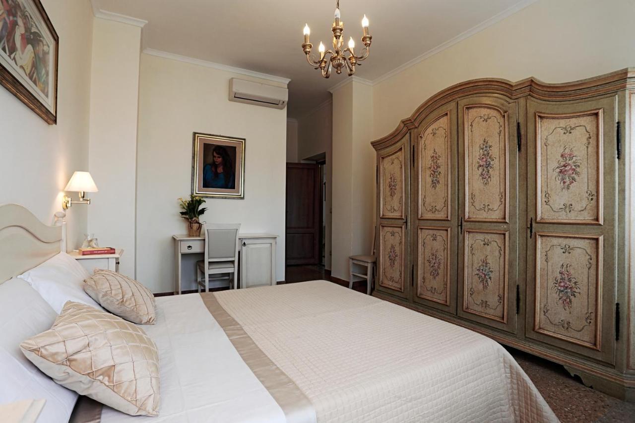 Il Castello Guest House Сассарі Екстер'єр фото