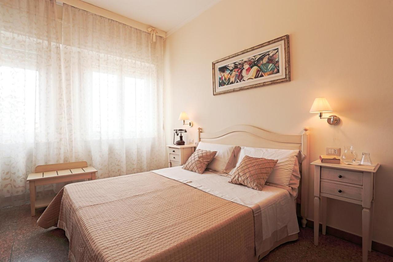 Il Castello Guest House Сассарі Екстер'єр фото