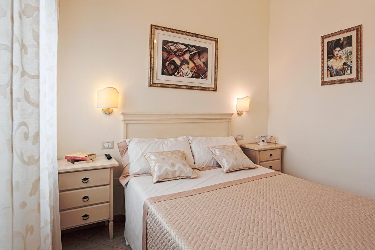 Il Castello Guest House Сассарі Екстер'єр фото